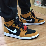 耐克（NIKE）新款男鞋 AIR JORDAN 1 MID AJ1 喬1運動板鞋休閑籃球鞋 CT0978-002 黑黃棕 40.5