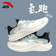 安踏（ANTA）男鞋夏季運動鞋子男秋新款路跑網(wǎng)面透氣跑步鞋輕便軟底休閑旅游鞋 象牙白/黑/灰霧藍 42