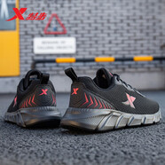 特步男鞋運動(dòng)鞋男2026春季新款網(wǎng)面透氣潮流時(shí)尚旅游男士休閑鞋子 黑紅-網(wǎng)面 42