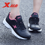 特步（XTEP）女鞋運動休閑鞋女跑步鞋女春夏季新款鞋子女學(xué)生輕便防滑旅游潮鞋 黑紅/皮面 35