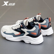特步（XTEP）男鞋運(yùn)動(dòng)鞋男新款跑步鞋皮面透氣減震休閑鞋子男軟底老爹鞋男跑鞋 白蘭灰 43