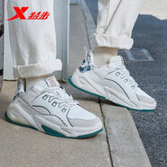 特步（XTEP）【奧萊特惠】男鞋板鞋男百搭輕便舒適潮流時(shí)尚運動(dòng)休閑滑板鞋 帆白/絲絨松木色【0010】 40