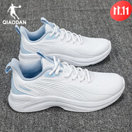 喬丹（QIAODAN）男鞋2024夏季新款透氣網(wǎng)面運動(dòng)鞋輕便減震跑步鞋白鞋休閑鞋子 喬丹白/粉沫藍(皮面防水) 41