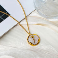 【洗澡可戴】法式鈦鋼圓牌玫瑰花吊墜網(wǎng)紅輕奢小眾設計感項鏈女 玫瑰花項鏈