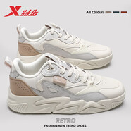 特步（XTEP）街頭鞋革面保暖特步男鞋運動(dòng)鞋子跑鞋皮面休閑輕便旅游訓練跑步鞋 茶白色/鴿子灰/米褐色 44