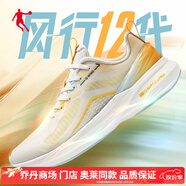 喬丹（QIAODAN）風(fēng)行11代跑步鞋男2025款巭Pro回彈科技透氣網(wǎng)紗運動(dòng)鞋男 喬丹白/櫻草黃-12代【商場(chǎng)同款】 40