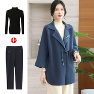 迪茸喜婆婆婚宴媽媽春裝外套新款針織衫中老年女秋冬裝大碼毛呢子大衣 藍色+黑毛衣+黑褲子 2XL 推薦110-125斤（高端大氣）