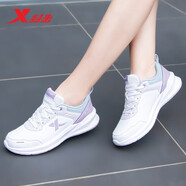 特步（XTEP）女鞋跑步鞋冬季皮面防水休閑鞋子女白色運(yùn)動(dòng)鞋女款軟底跑鞋老爹鞋 白紫蘭 35