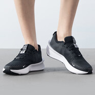 耐克（NIKE）男鞋 夏季新款運動鞋ZOOM WINFLO氣墊緩震跑鞋網(wǎng)面透氣跑步鞋 INTERACT RUN/黑色 42