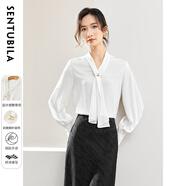 尚都比拉2024年春季通勤日常輕熟女人金屬胸針裝飾飄帶領(lǐng)雪紡衫 白色 L