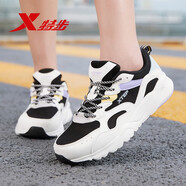 特步（XTEP）跑步鞋女鞋子新款2025網(wǎng)紅款休閑百搭ins透氣軟底網(wǎng)面鞋運動鞋女 黑/帆白【大網(wǎng)孔款】 35