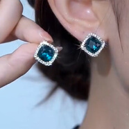 胖東來(lái)同款高貴紫水晶耳環(huán)紫色水晶法式耳釘銀針精致小眾設計感輕 金色 藍水晶耳釘