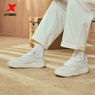 特步（XTEP）【門(mén)店同款】馭桀板鞋2024冬季新款皮面休閑運動(dòng)鞋 茶白色 44