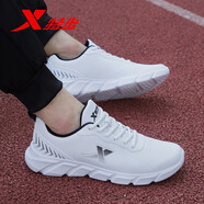 特步（XTEP）男鞋夏季運(yùn)動鞋男士2025新款軟底網(wǎng)面休閑跑鞋透氣旅游跑步鞋子男 白黑5902 皮面防水 41