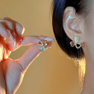 繆色（MiU Se）「仲夏夜之星」簡(jiǎn)約精致小巧貓眼石浪漫耳釘小眾設計感 愛(ài)心三葉草耳夾-A06-203