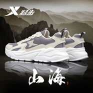 特步（XTEP）男鞋運(yùn)動(dòng)鞋春夏季跑步鞋新品皮面防水休閑鞋子男軟彈潮鞋老爹鞋男 香皮灰/煙灰色【網(wǎng)面】 39
