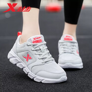 特步（XTEP）特步女鞋小白鞋夏季輕便時尚百搭跑步鞋網(wǎng)面透氣軟底運動鞋子女款 網(wǎng)面款-7001淺灰紅 35