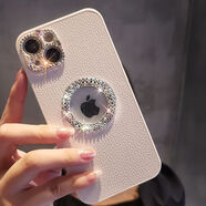 適用蘋(píng)果14plus手機(jī)殼鑲鉆鏡頭iPhone15皮質(zhì)漏標(biāo)13promax潮牌12女 【白色】水鉆鏡頭皮質(zhì)漏標(biāo)殼 iPhone 15