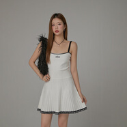 CHUU字母吊帶連衣裙女2025夏季新品辣妹個性洋氣減齡顯瘦百褶短裙 米白色 均碼