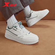 特步（XTEP）【商場(chǎng)同款】板鞋新款秋冬時(shí)尚百搭小白鞋男子休閑鞋977419310122 帆白/深翠綠-男 41