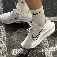 耐克（NIKE）官方艦店男鞋夏季運(yùn)動(dòng)鞋RUN SWIFT 3網(wǎng)面透氣輕便緩震跑步休閑鞋 FD6033-100/QUEST 6/白色 40.5
