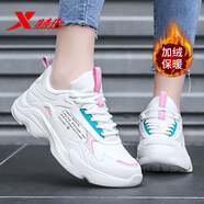 特步（XTEP）女鞋秋季軟底休閑老爹鞋潮夏季新款皮面防水跑步鞋旅游運動鞋子女 (加絨棉鞋)白紅粉 35