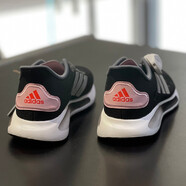 阿迪達斯休閑鞋女鞋冬季新款運動(dòng)鞋BOOST透氣輕便減震跑步鞋 FW1185黑色 36