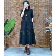 啄木鳥帶圍巾文藝民族風(fēng)繡花連衣裙女2025春秋季新款大碼遮肉顯瘦中長(zhǎng)裙 黑色 XL 110-120斤左右