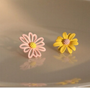 曲美思925韓國泫雅風(fēng)清新立體雛菊耳釘感菊花耳環(huán)小雛菊耳飾女 粉+黃【925銀針】