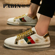 【官方品牌艦店】帕彬PABIN男鞋2021夏季新品休閑鞋男潮流百搭軟底低幫蜜蜂板鞋青年學(xué)生透氣鞋子男 輕奢 明星時(shí)尚休閑款 / 白金色 41碼 標準運動(dòng)碼數