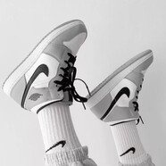 NIKE耐克 Air Jordan 1 Mid AJ1煙灰男子中幫運(yùn)動籃球鞋 554724-092 42