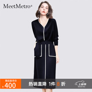 MeetMetro瑪依爾設(shè)計感撞色針織連衣裙女2025春新款V領(lǐng)收腰一字裙 藏藍【現(xiàn)貨閃電發(fā)】 L