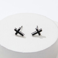 十尚美地贊美 925銀十字架耳釘雙色日韓男士女款耳飾中性帥氣潮品小銀飾品 酷黑款 一對價 配銀耳塞