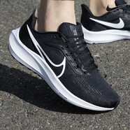 耐克（NIKE）跑步鞋男鞋2025夏季新款運(yùn)動鞋潮飛線防滑緩震時(shí)尚透氣休閑鞋網(wǎng)面  DH4071-001黑白配色 42