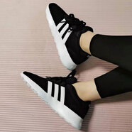 阿迪達(dá)斯 （adidas）女鞋夏季新款網(wǎng)面透氣減震運(yùn)動(dòng)鞋低幫休閑鞋輕便跑步鞋HP56751 B28141黑色亮白網(wǎng)面透氣 36