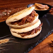 吃娃仔老潼關(guān)肉夾饃方便速食速凍食品陜西特產(chǎn)懶人早餐西安臘汁肉夾饃 西安臘汁肉夾饃[3個(gè)]