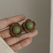 佩舟復古法式木質(zhì)花朵耳環(huán)森系少女新款港風(fēng)高級感設計小眾氣質(zhì)耳釘潮 抹茶木質(zhì)花朵耳釘