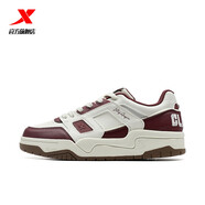 特步（XTEP）【門(mén)店同款】新暉板鞋男24冬季新款小白鞋皮面耐磨 團隊紅/余白灰 41