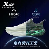 特步【2000公里二代】跑鞋男兩千公里耐磨回彈跑鞋體考競訓(xùn)女跑步鞋 銀色/帆白 男-建議拍小半碼 44