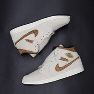 耐克（NIKE）【極速發(fā)貨】 Air Jordan 1 AJ1  翻毛皮做舊籃球鞋 DZ4129-102  淺棕 40
