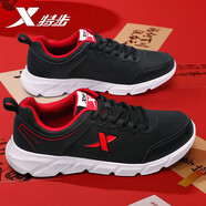 特步（XTEP）男鞋跑步鞋新款冬季皮面休閑鞋輕便耐磨旅游鞋減震防滑跑鞋子男士 黑紅 44
