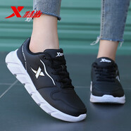 特步（XTEP）女鞋冬季皮面休閑跑鞋冬季新款防水軟底跑步鞋輕便旅游運動(dòng)鞋子女 黑白色(皮面防水) 36