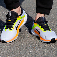 耐克（NIKE）男鞋 夏季新款運(yùn)動(dòng)鞋ZOOM WINFLO氣墊緩震跑鞋網(wǎng)面透氣跑步鞋 WINFLO 10/白橙黃 41