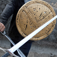 鳴人動(dòng)漫塑料玩具劍cos斯巴達勇士頭盔萬(wàn)圣節面具COS刀道具鎧甲 金色圓盾45CM橡膠質(zhì)