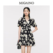 曼婭奴（MIGAINO）Migaino曼婭奴優(yōu)雅藝術(shù)印花V領(lǐng)連衣裙2025夏季新款高腰顯瘦A字裙 黑底大花 165/88A/L