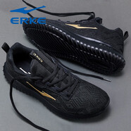 鴻星爾克（ERKE）男鞋運(yùn)動鞋夏季新款皮面防水軟底休閑鞋黑色爸爸鞋透氣跑步鞋子男 正黑/國王金-4126【飛織網(wǎng)面】 42
