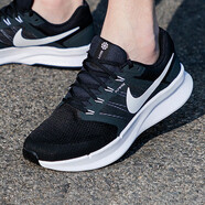 耐克（NIKE）男鞋夏季新款緩震運(yùn)動(dòng)鞋夜跑鞋子輕便簡(jiǎn)約網(wǎng)面透氣休閑鞋跑步鞋 DR2695-002/RUN SWIFT 3/黑色 42