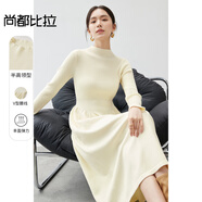 尚都比拉春夏款氣質(zhì)顯瘦半高領(lǐng)針織連衣裙女中長款打底裙 米杏色 L