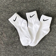 耐克（NIKE）男襪女襪子 2025新款NIKE透氣吸汗3雙裝運動(dòng)襪籃球襪時(shí)尚休閑襪 熱售/SX7677-100/中襪(三雙裝） M/24-26厘米/38-42碼