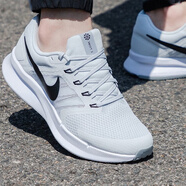 耐克（NIKE）男鞋2025秋冬季新款RUN SWIFT 3透氣緩震運動(dòng)鞋公路跑步鞋休閑鞋 灰色黑色白色DR2695-005 40.5